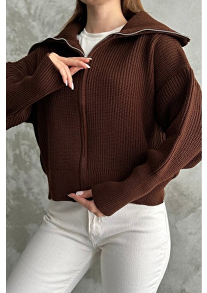 Kahverengi Devrik Yaka Fermuarlı Triko Hırka indirimleri