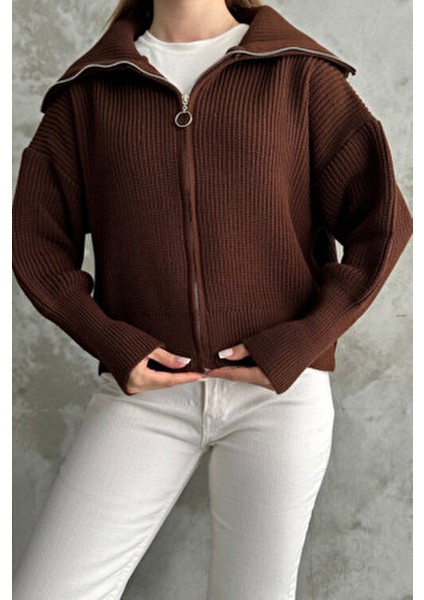 Kahverengi Devrik Yaka Fermuarlı Triko Hırka