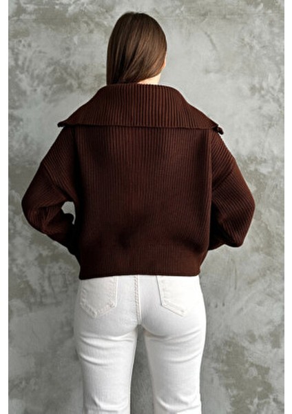 Kahverengi Devrik Yaka Fermuarlı Triko Hırka