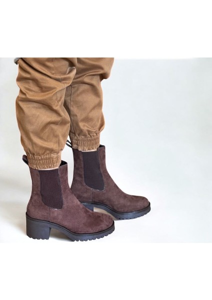 Kahve Lüx Süet Iki Yandan Lastikli Kalın Topuklu Yuvarlak Burunlu Kadın Chelsea Bot modelleri