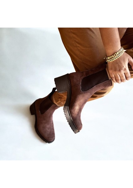 Kahve Lüx Süet Iki Yandan Lastikli Kalın Topuklu Yuvarlak Burunlu Kadın Chelsea Bot fırsatları