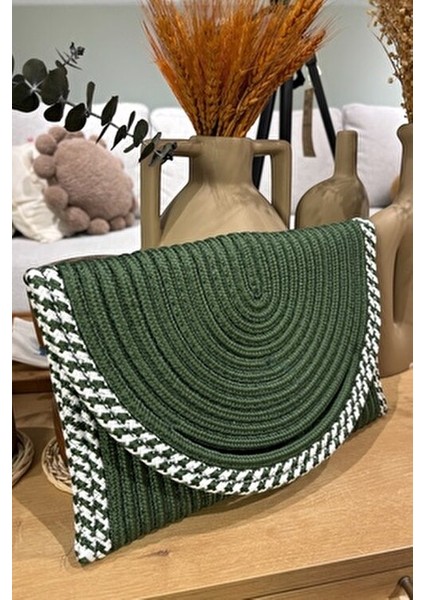 Basic Koleksiyon Hasır Clutch Çanta Şık Görünüm ve Dayanıklı Metal Aksesuar 30x20 cm fiyatları