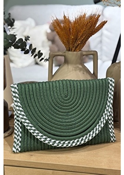 Basic Koleksiyon Hasır Clutch Çanta Şık Görünüm ve Dayanıklı Metal Aksesuar 30x20 cm modelleri