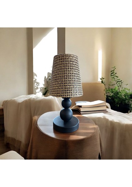 Bolivia Sıyah Ayak Rattan Şapkalı Masa Lambası