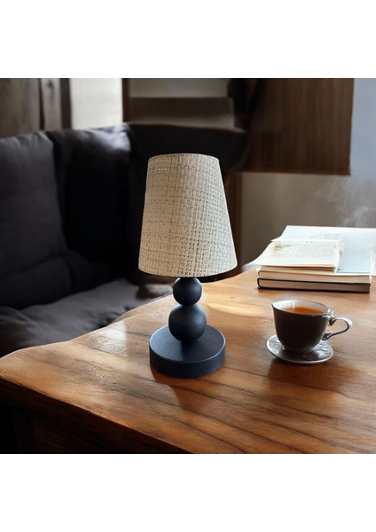 Bolivia Sıyah Ayak Rattan Şapkalı Masa Lambası