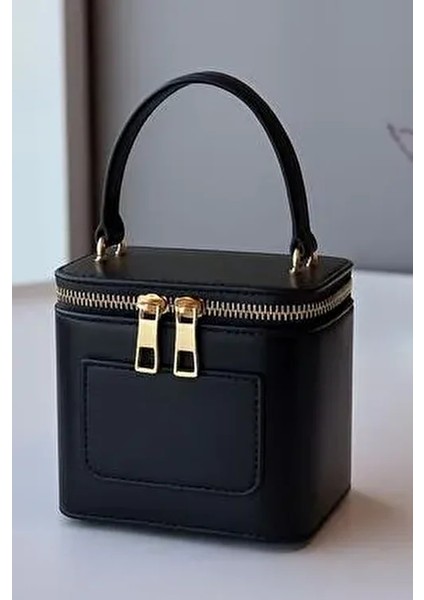 Siyah Kadın Mini Kutu Çapraz Askılı Çanta – Parlak Pu Deri El ve Omuz Çantası fiyatları