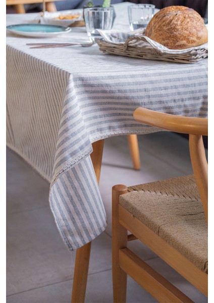 Gri Çizgili Keten ve Dantel Detaylı Dikdörtgen Şık Masa Örtüsü – Yemek Masaları için Zarif Tasarım