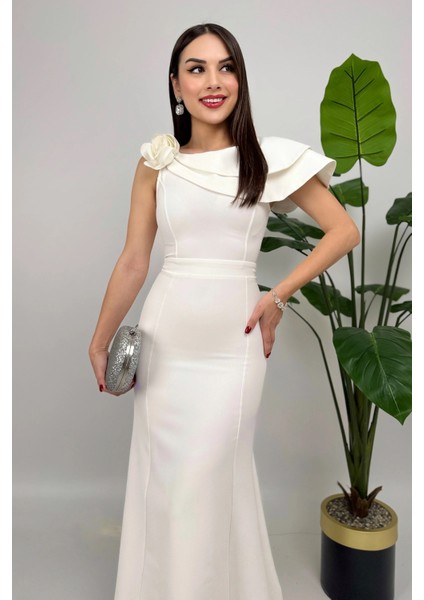 Delvira Drapeli Tek Omuz Çiçek Detaylı Uzun Beyaz Abiye Elbise modelleri