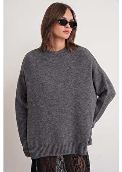 6913 Kadın Salaş Yumuşak Dokulu Oversize Triko Kazak Antrasit