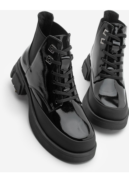 Kadın Bağcıklı Lastikli Kalın Topuklu Kısa Postal Bot Kenvo Siyah Rugan
