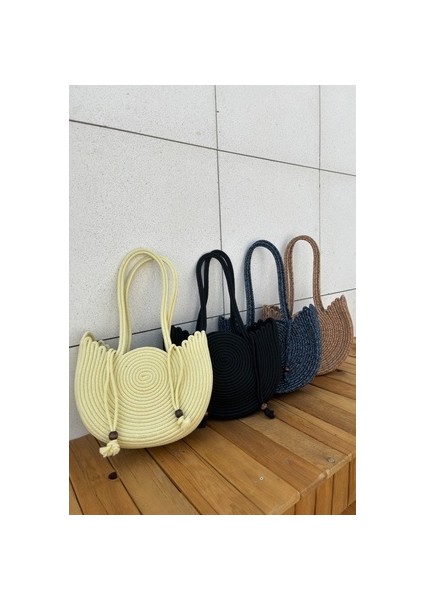 Kadın Omuz Çantası Düz Desenli Hasır Materyal ile Şık ve Zarif 27x40 cm fırsatları