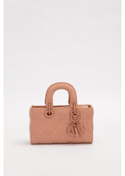 Pembe Aksesuarlı Kapitone El Çantası