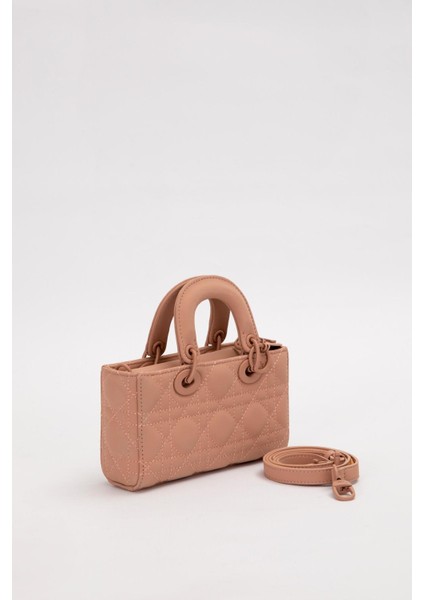 Pembe Aksesuarlı Kapitone El Çantası fiyatları