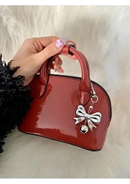 Büyük Fiyonklu Çanta Charmı Kadınlar İçin Şık Kırmızı Renkli Aksesuar