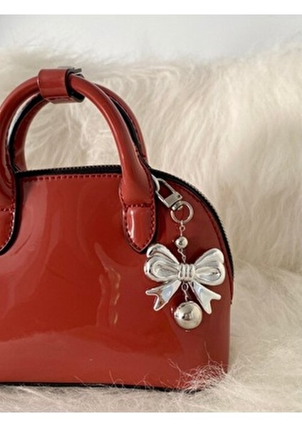 Büyük Fiyonklu Çanta Charmı Kadınlar İçin Şık Kırmızı Renkli Aksesuar fiyatları