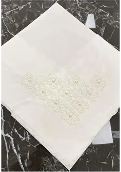 Incili Oya Işlemeli Bohça Krem