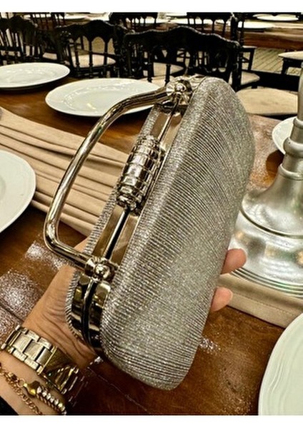 Kadın Simli Tutma Detaylı Abiye Omuz Çantası