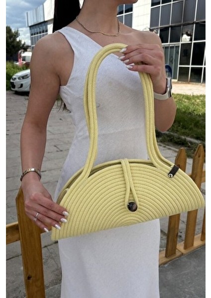 Mia Hasır Görünümlü Kadın Çantası Doğal Ahşap Boncuk Detaylı 40 cm Uzun Askılı fiyatları