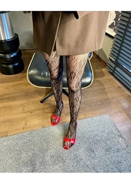 Ithal Dantel Çiçek Motif Külotlu Çorap