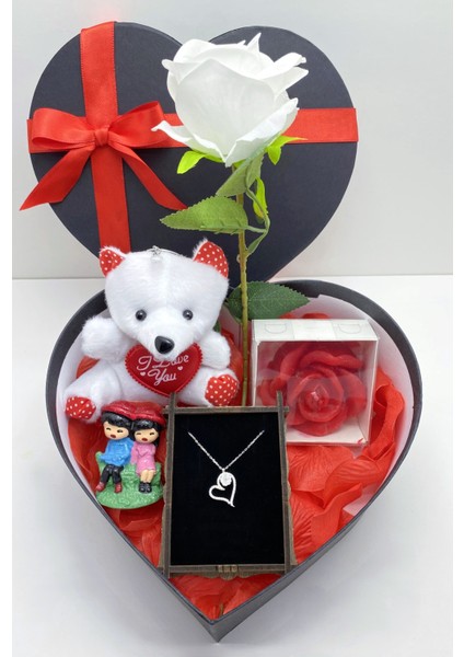 Güllerle Gelen Aşk – Unutulmaz Hediye Kutusu ( 925 Ayar Gümüş Kolye )