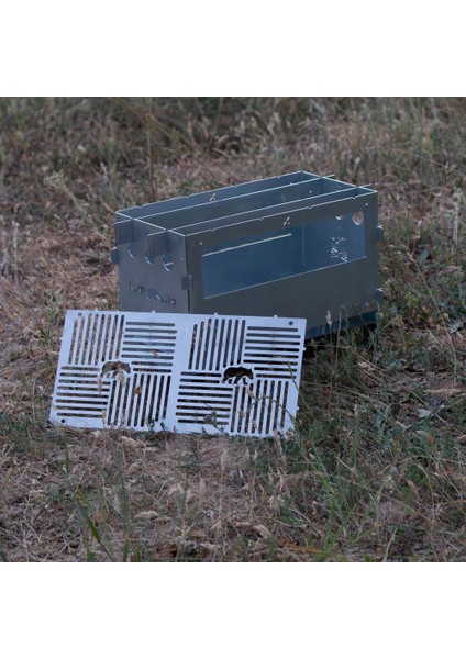 Kamp Ayısı® Pyrowide™ Geniş Katlanır Metal Ateş Kutusu - 2mm Gri Galvaniz Çelik, Çantalı, 39.5 x 26.5 x 21 cm