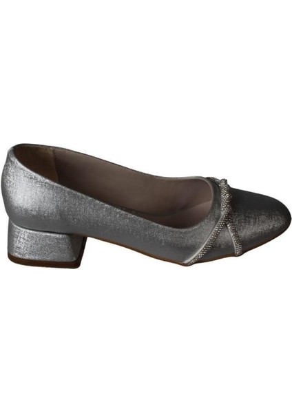 Yazkış Kadın Siyah Cilt Gümüş Parlak Üzeri Burgu Taşlı Yuvarlak Burun 3cm Kare Topuk Ayakkabı fiyatları