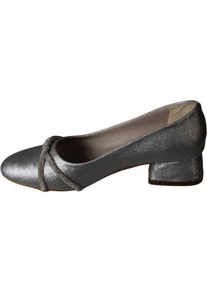 Yazkış Kadın Siyah Cilt Gümüş Parlak Üzeri Burgu Taşlı Yuvarlak Burun 3cm Kare Topuk Ayakkabı modelleri
