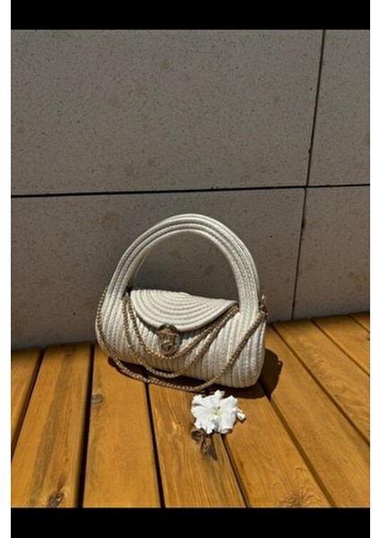 Helen Zarif Aksesuar Detaylı Şık Tasarım Zamansız Günlük, Şık Çapraz ve El Çantası modelleri