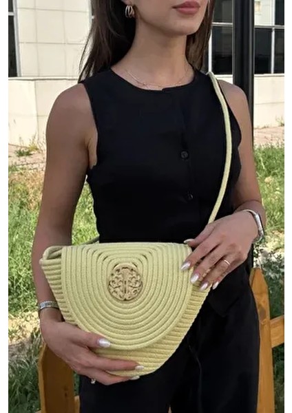 Lunera Çapraz Çanta Hasır Malzeme ile Günlük ve Yazlık Stil İçin Tasarlandı