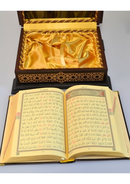 Ahşap Kutulu Nakış Işlemeli Besmele-I Şerifli Kuran-I Kerim Seti (Hafız Boy) fiyatları