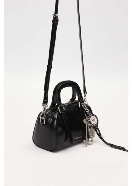 Siyah Charm Aksesuarlı El Çantası fiyatları