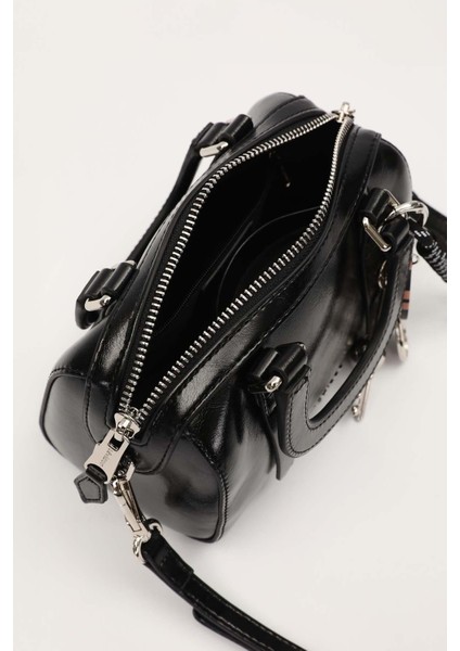 Siyah Charm Aksesuarlı El Çantası modelleri