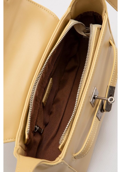 Sarı Kalp Aksesuar Detaylı Omuz Çantası modelleri