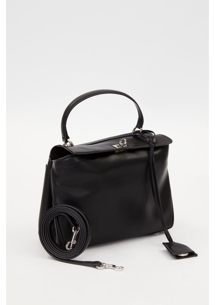 Siyah Metal Tokalı El Çantası modelleri