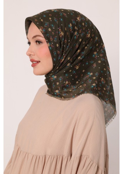 Çiçekli Flamlı Eşarp