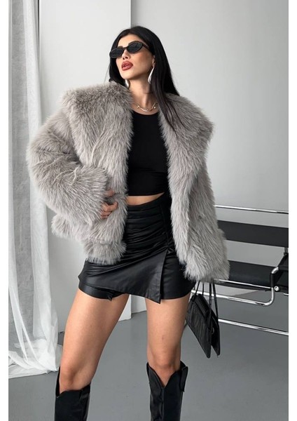 Kadın Kürk Şık Geniş Yaka Astarlı Çıtçıt Düğmeli premium kürk modelleri