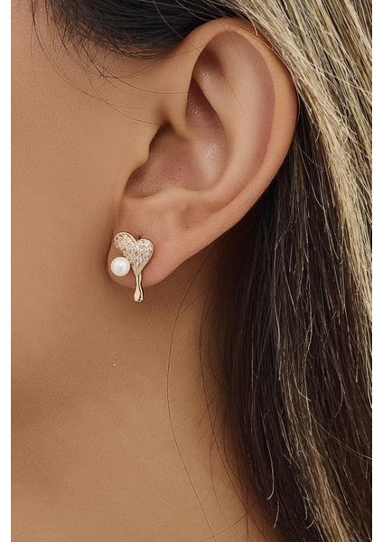 Zarif Inci ve Kalp Detaylı Çivi Küpe