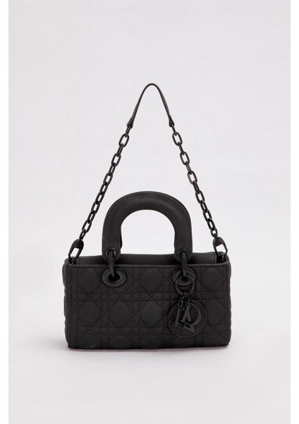 Siyah Zincir Aksesuarlı Kapitone El Çantası