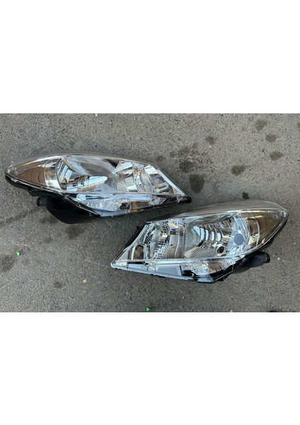 Toyota Yaris Sağ Sol Far Lambası 2012-2014