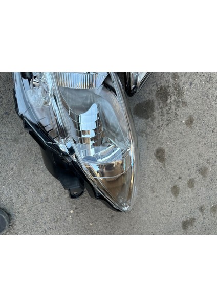 Toyota Yaris Sağ Sol Far Lambası 2012-2014 modelleri