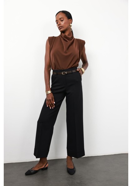 Siyah Kemerli Paça Detaylı Pantolon 17050 fiyatları