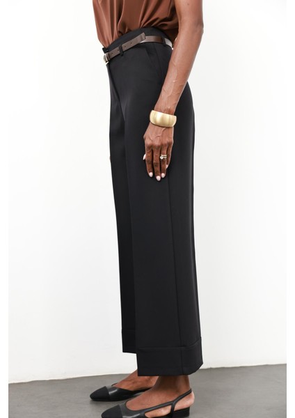 Siyah Kemerli Paça Detaylı Pantolon 17050 modelleri