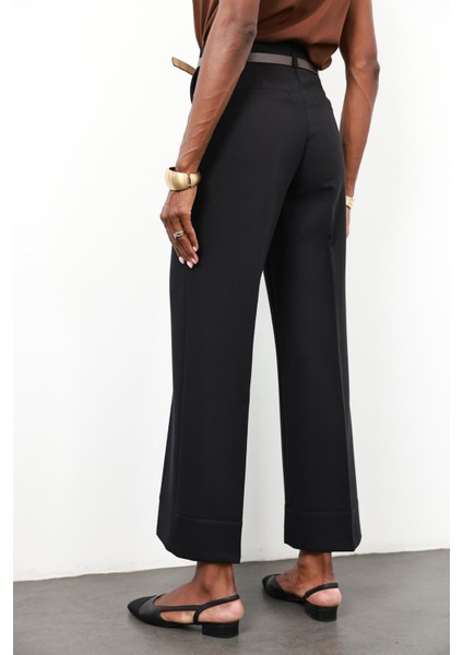 Siyah Kemerli Paça Detaylı Pantolon 17050 indirimleri