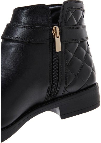 Kadın Siyah Fermuarlı Tokalı Bot 25WFE250218