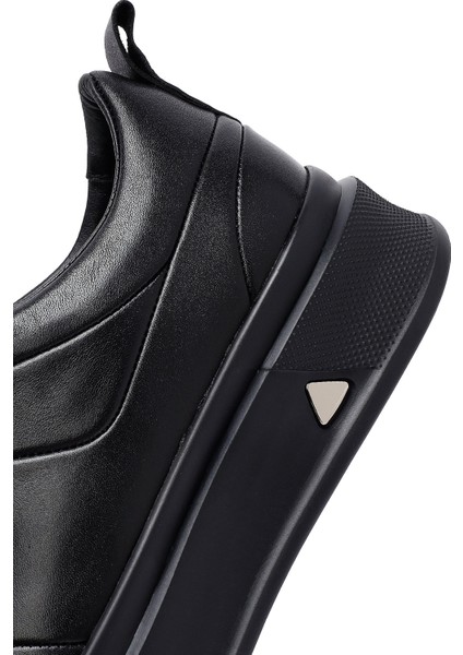 Erkek Siyah Bağcıklı Kalın Tabanlı Deri Sneaker 25WFD612318