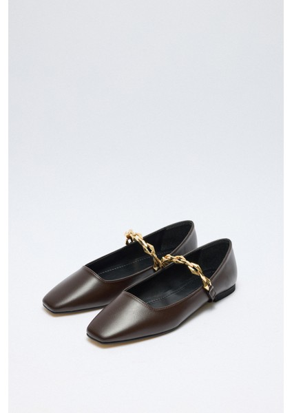 Babet 2521 - Parlak Zincir Detaylı Acı Kahve Kadın Babet