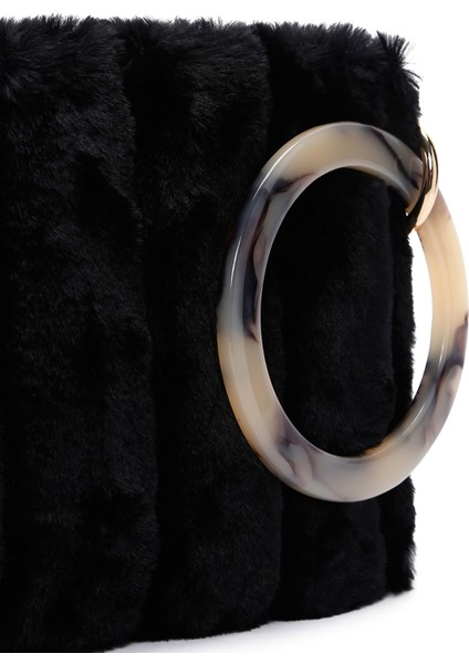 Kadın Siyah Zincir Askılı Peluş Portföy Çanta 25WBD2208PH