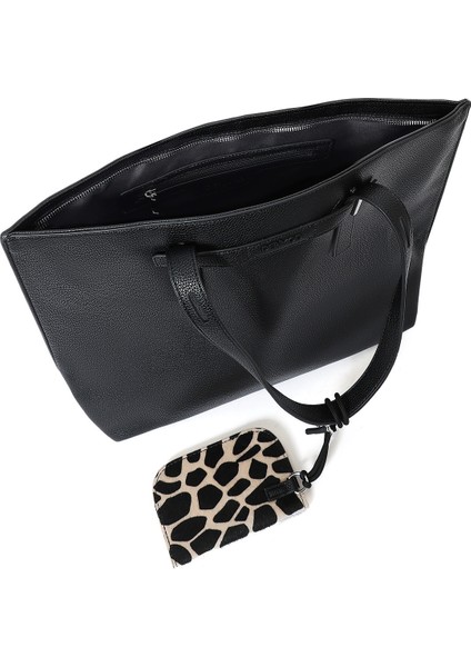 Kadın Siyah Aksesuarlı Omuz Çantası 25ABD2425FT indirimleri