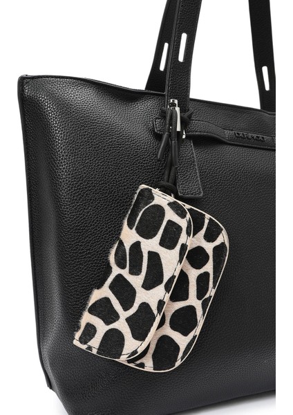 Kadın Siyah Aksesuarlı Omuz Çantası 25ABD2425FT