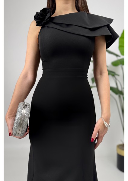 Delvira Drapeli Tek Omuz Çiçek Detaylı Uzun Siyah Abiye Elbise fırsatları